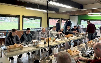 Für den guten Zweck: Speller Fußballer im Einsatz für die Piepkuchenbäcker