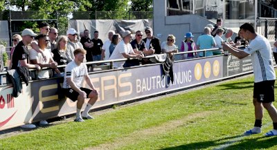 Bilder zur Verabschiedung verdienter Spieler beim SC Spelle-Venhaus