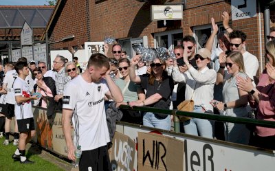 Bilder zur Verabschiedung verdienter Spieler beim SC Spelle-Venhaus