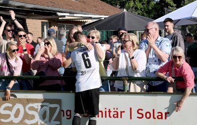 Bilder zur Verabschiedung verdienter Spieler beim SC Spelle-Venhaus
