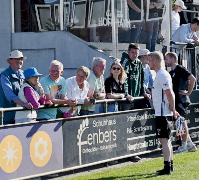 Bilder zur Verabschiedung verdienter Spieler beim SC Spelle-Venhaus