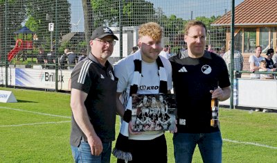 Bilder zur Verabschiedung verdienter Spieler beim SC Spelle-Venhaus