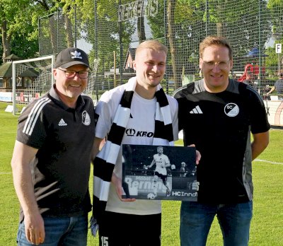 Bilder zur Verabschiedung verdienter Spieler beim SC Spelle-Venhaus