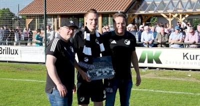 Bilder zur Verabschiedung verdienter Spieler beim SC Spelle-Venhaus