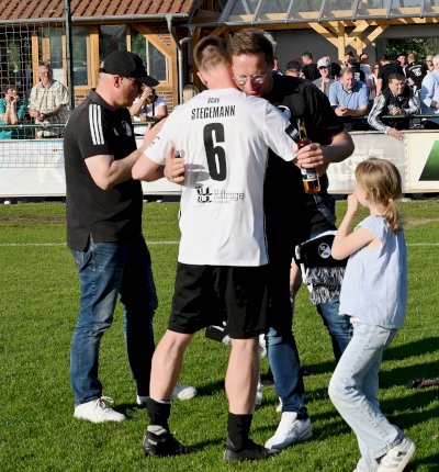 Bilder zur Verabschiedung verdienter Spieler beim SC Spelle-Venhaus