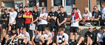Bilder zur Verabschiedung verdienter Spieler beim SC Spelle-Venhaus