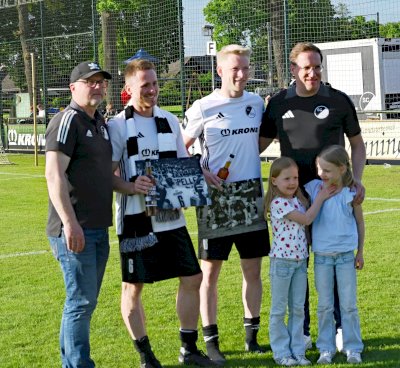 Bilder zur Verabschiedung verdienter Spieler beim SC Spelle-Venhaus