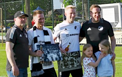 Bilder zur Verabschiedung verdienter Spieler beim SC Spelle-Venhaus