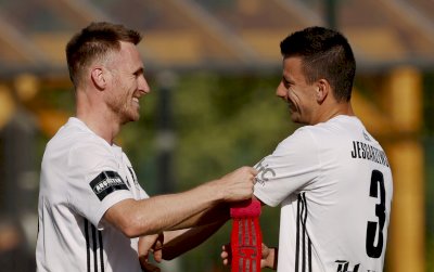 Bilder zur Verabschiedung verdienter Spieler beim SC Spelle-Venhaus