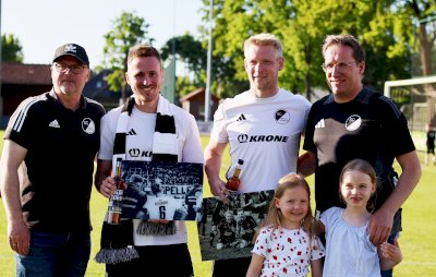 Bilder zur Verabschiedung verdienter Spieler beim SC Spelle-Venhaus