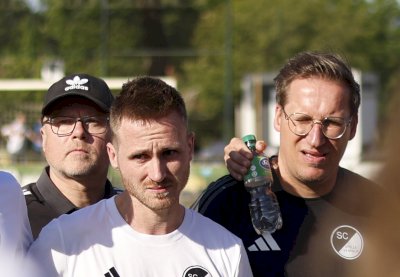 Bilder zur Verabschiedung verdienter Spieler beim SC Spelle-Venhaus