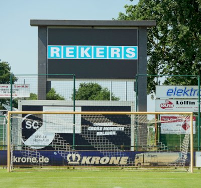 Neue Videoleinwand im Stadion verschafft dem SC Spelle-Venhaus mehr Möglichkeiten