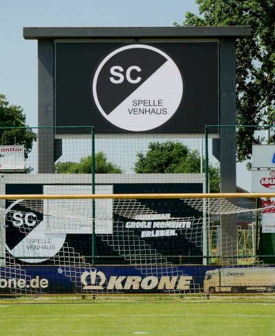 Neue Videoleinwand im Stadion verschafft dem SC Spelle-Venhaus mehr Möglichkeiten