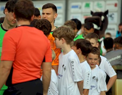 Tolle Erlebnisse für junge Speller Fußball-Talente beim Spiel gegen Gladbach