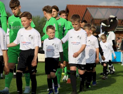Tolle Erlebnisse für junge Speller Fußball-Talente beim Spiel gegen Gladbach