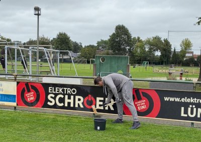 Starke Teamleistung: Speller Herrenmannschaften sorgen für schöneres Sportgelände