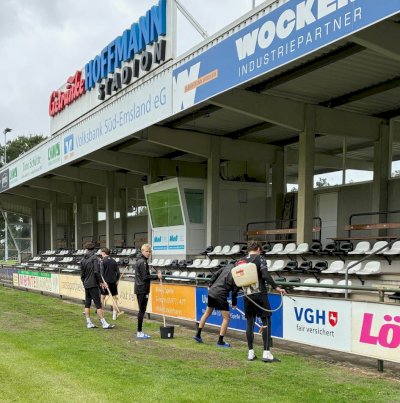 Starke Teamleistung: Speller Herrenmannschaften sorgen für schöneres Sportgelände