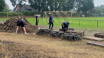 Starke Teamleistung: Speller Herrenmannschaften sorgen für schöneres Sportgelände