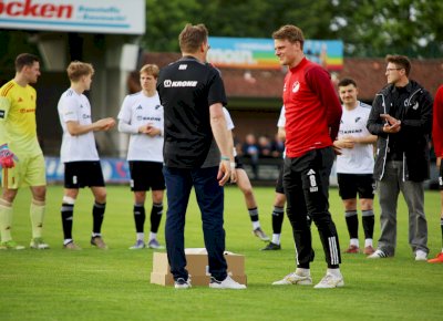 Spelle verabschiedet vier Spieler und zwei Trainer vor großer Kulisse