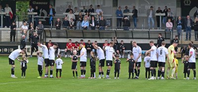 Speller Minikicker begleiten die Oberliga-Teams auf den Platz