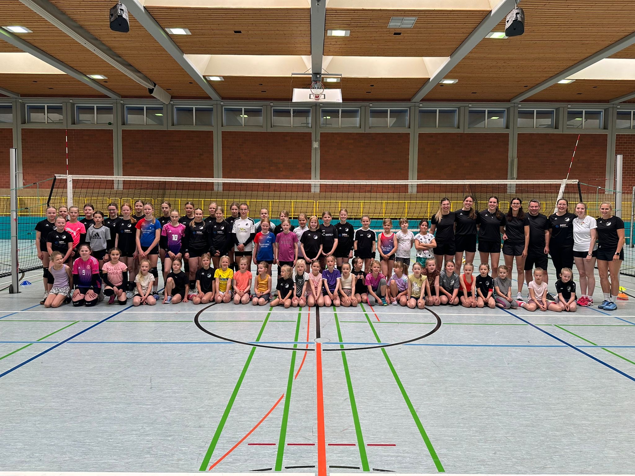 Volleyball, Schweiß & strahlende Kinderaugen