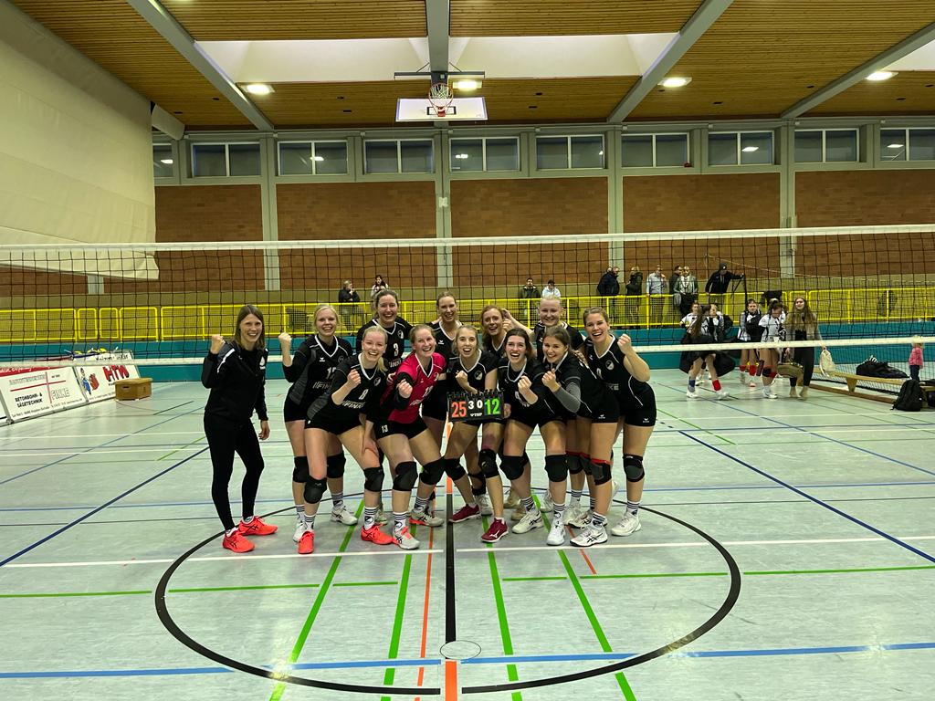 Damen 2 feiert 6er-Pack